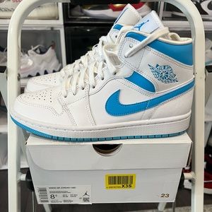 Nike Jordan 1 mid (unc)